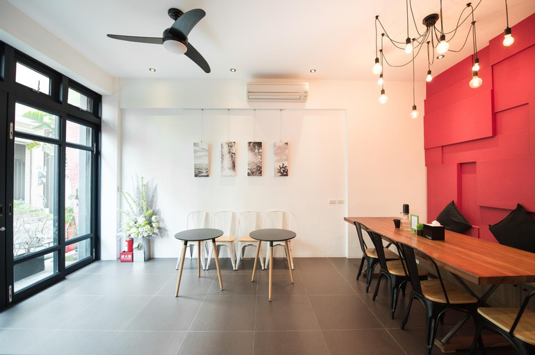 Others 5, Her Man Hostel, Pingtung