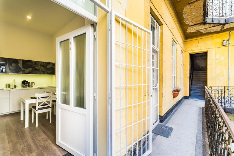 Others 5, Cosy Studios in the Heart of the City, Budapesti