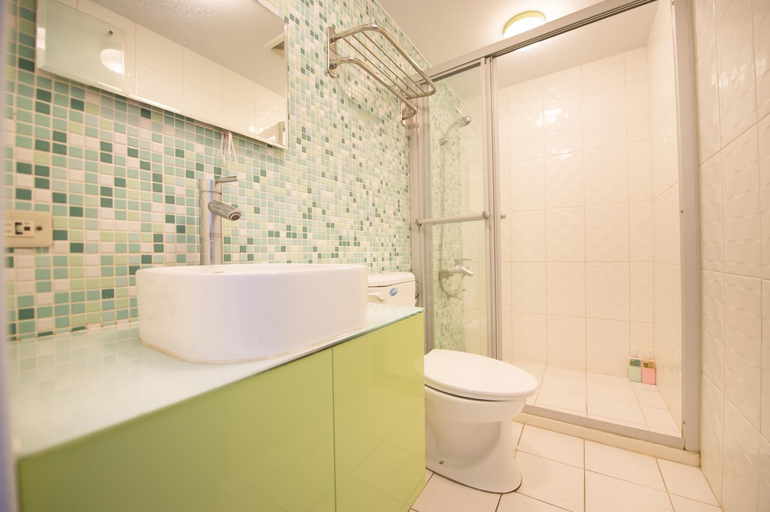 Bathroom 3, Her Man Hostel, Pingtung