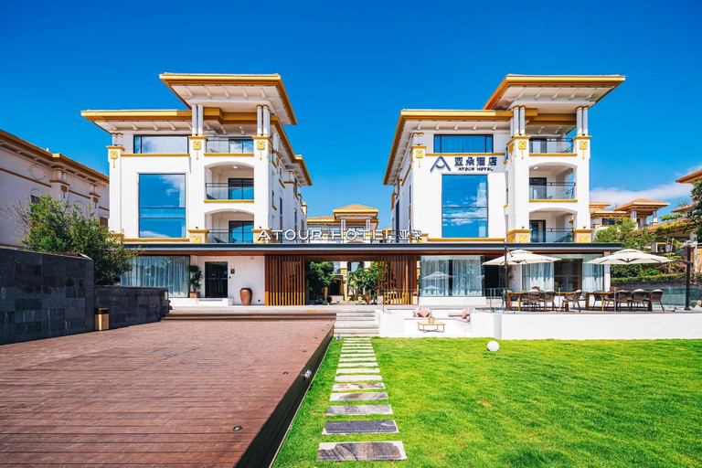Exterior & Views