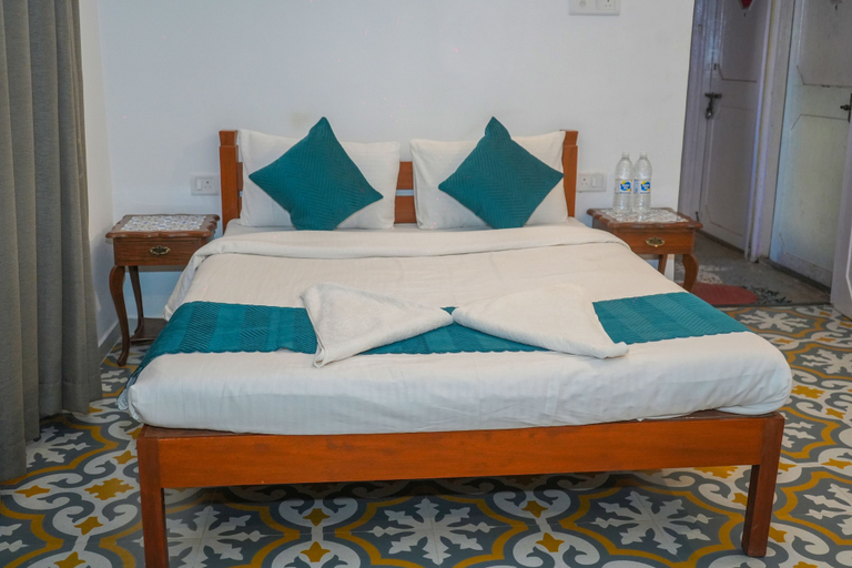 Bedroom 5, RENTON MANOR BY JOY STAYS, North Goa