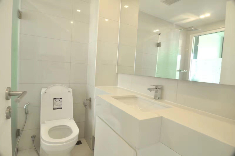 Bathroom, Downtown Pattaya City Center Residence, Pattaya