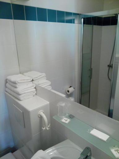 Bathroom 2, Hotel Brimer Cannes, Alpes-Maritimes