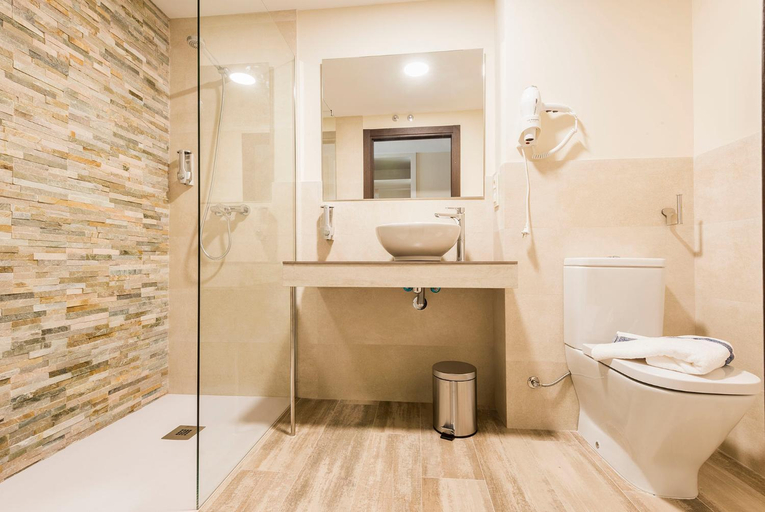 Bathroom, Hotel Atiana, Teruel