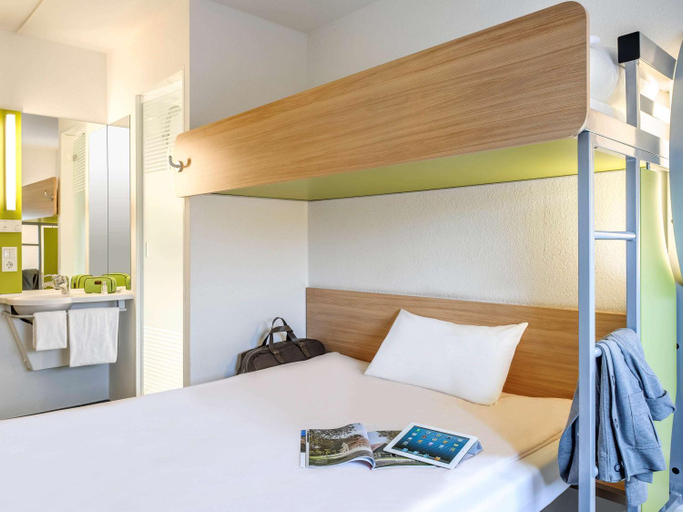 Bedroom 2, Ibis Budget Lons le Saunier - A39, Jura
