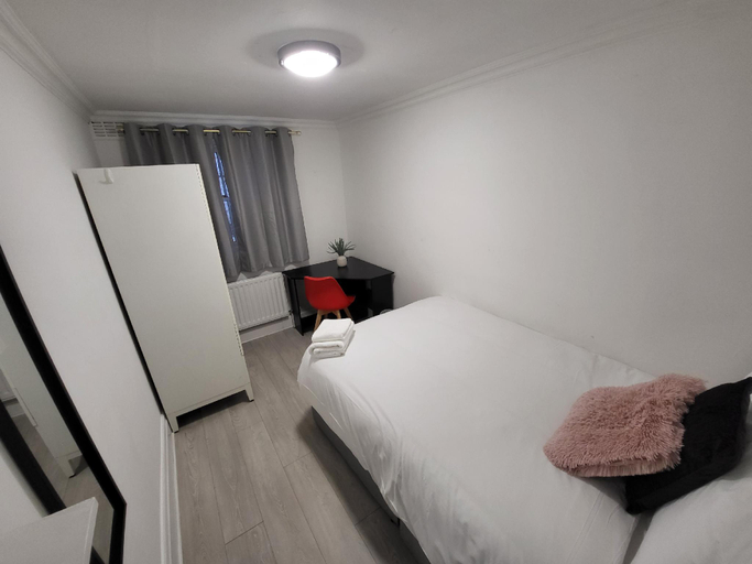 Others 4, Cosy Apartment By Clapham South Underground, London