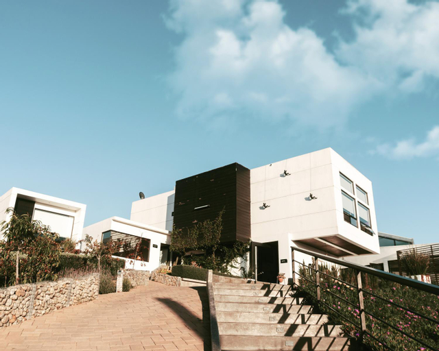 Exterior 6