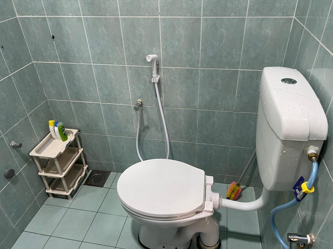 Bathroom 2, Mutiara Villa Homestay - Comfort Away From Home, Jasin
