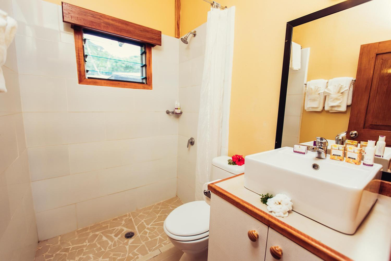 Bathroom 5, Koro Sun Resort and Rainforest Spa, Cakaudrove