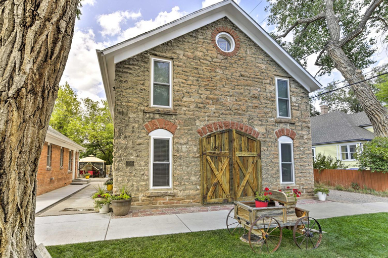 Charming Historic Condo - Walk to Downtown and UW, Albany
