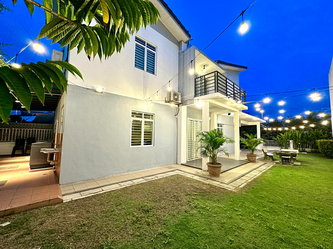 Exterior & Views