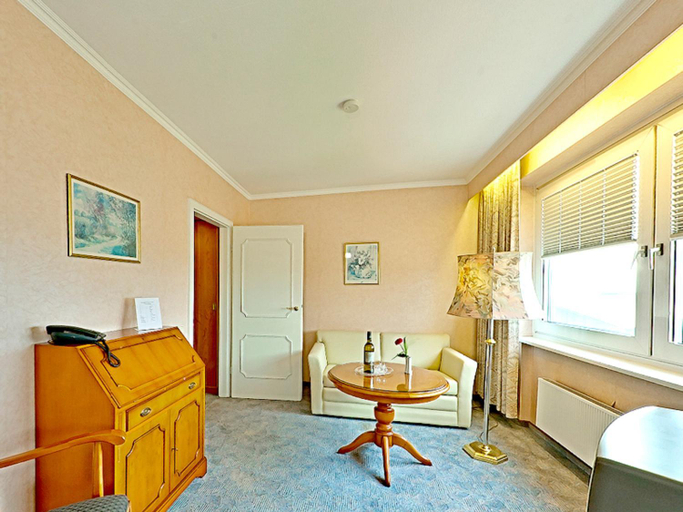 Bedroom 3, Wiking Hotel, Segeberg