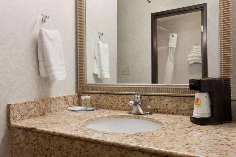 Bathroom 4, Riverdale Inn, Hampden