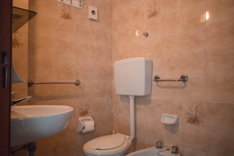 Bathroom 5, Hotel Admiral, Ravenna
