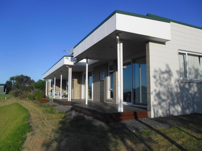 Others 4, Room with a view, Whangarei
