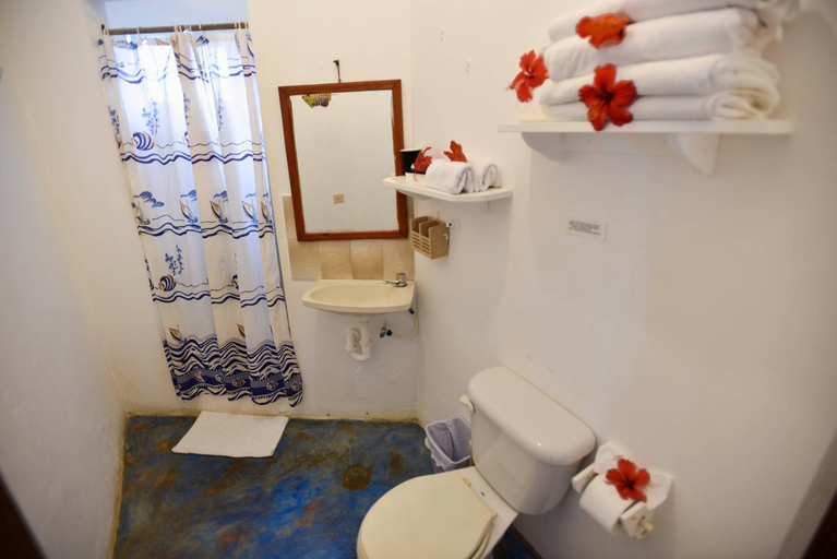 Bathroom 4, Las Mariposas, Santa Bárbara de Samaná