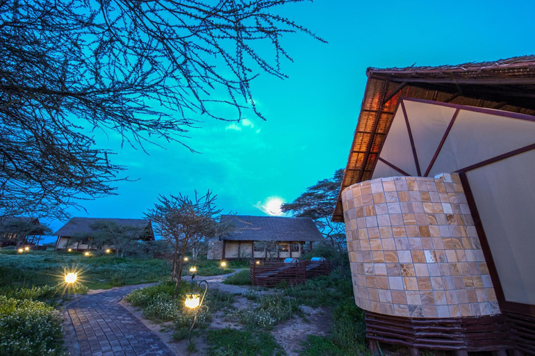 Exterior & Views