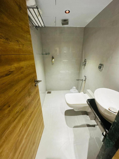 Bathroom 5, Hotel Amber Paramount, Mumbai Suburban
