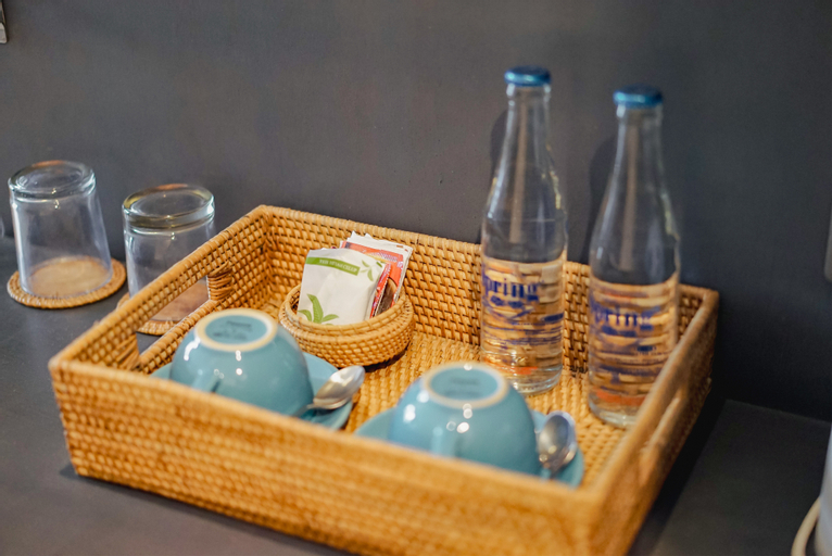 Food & Drinks