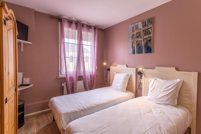 Bedroom 2, L Abbatiale, Somme