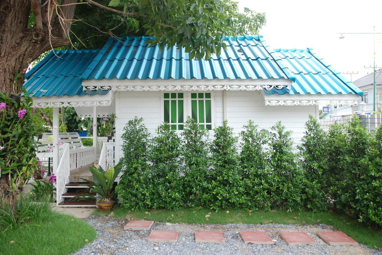 Exterior 11
