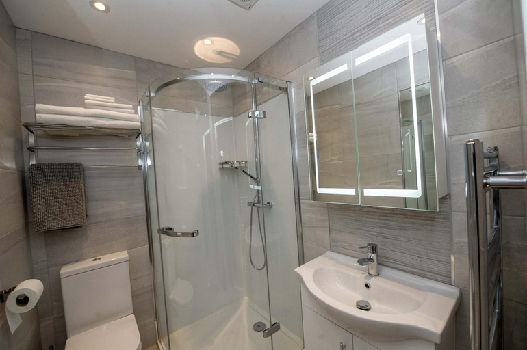 Bathroom, The James Suites, Derry and Strabane