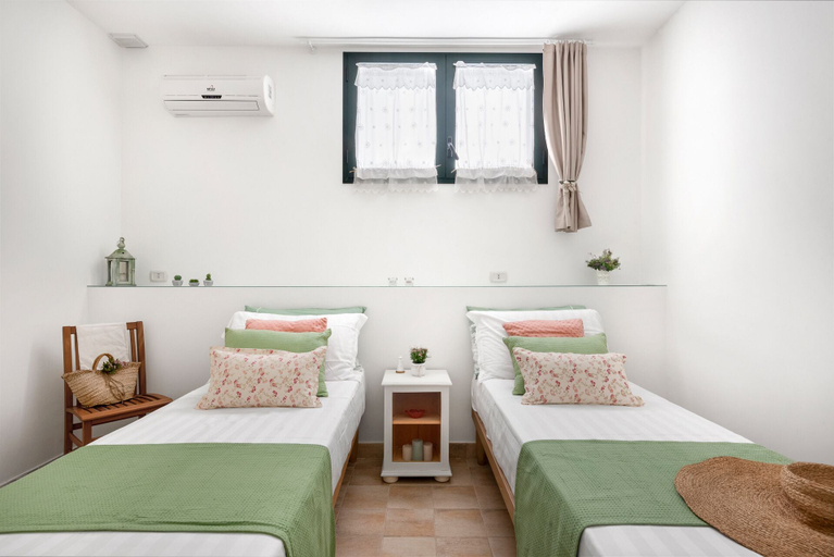 Room 3, Marziale apt, Napoli