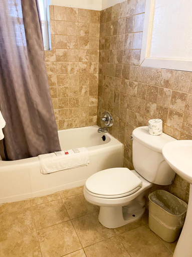 Bathroom 4, Guest Ranch Motel, Laramie