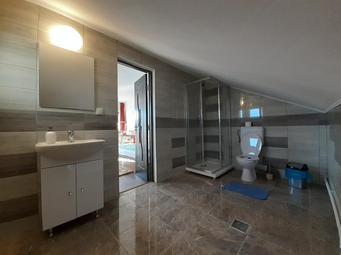 Bathroom 2, Casa La Andrei, Toplita