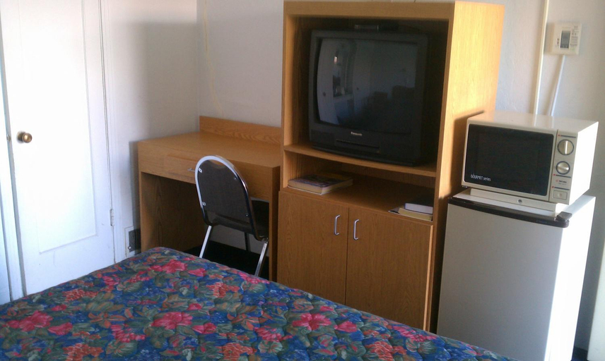 Bedroom 4, San Joaquin Motel, Merced