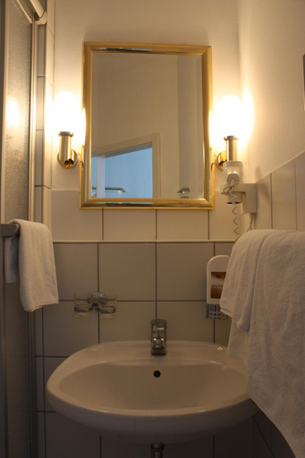 Bathroom 3, City Centre Hotel Neue Kraeme Am Roemer, Frankfurt am Main