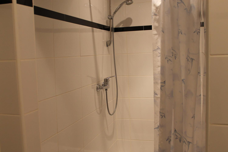 Bathroom 3, Solar Apartments