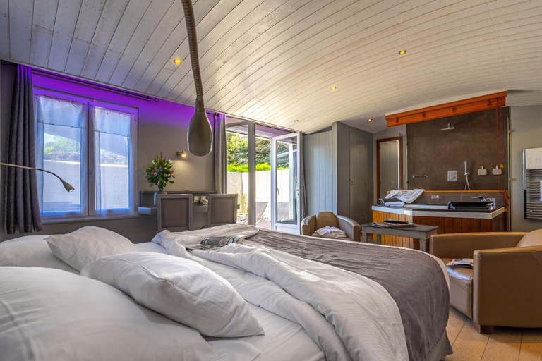 Bedroom 3, Elegance Suites Hotel, Charente-Maritime