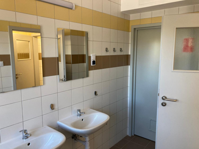 Others 3, Hostel przy Stadionie, Jaworzno