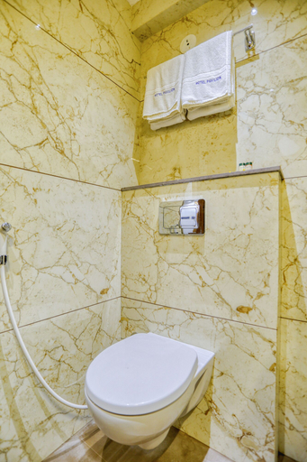 Bathroom 3, Hotel Pavilion, Indore