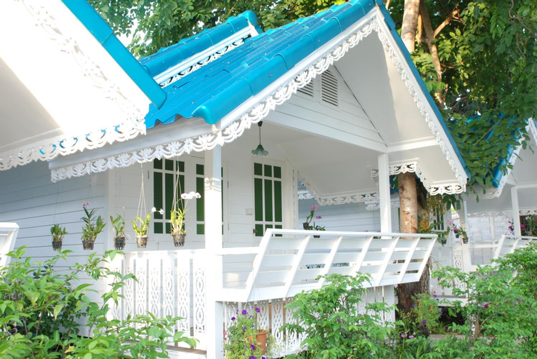 Exterior 14