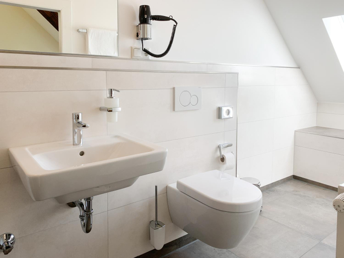 Bathroom 3, 2T Hotel Artgenossen, Oberbergischer Kreis