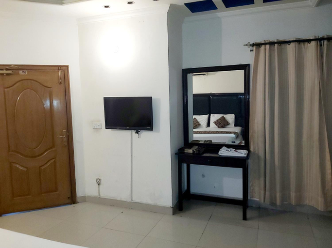 Others 5, New Look Guest House, Lahore