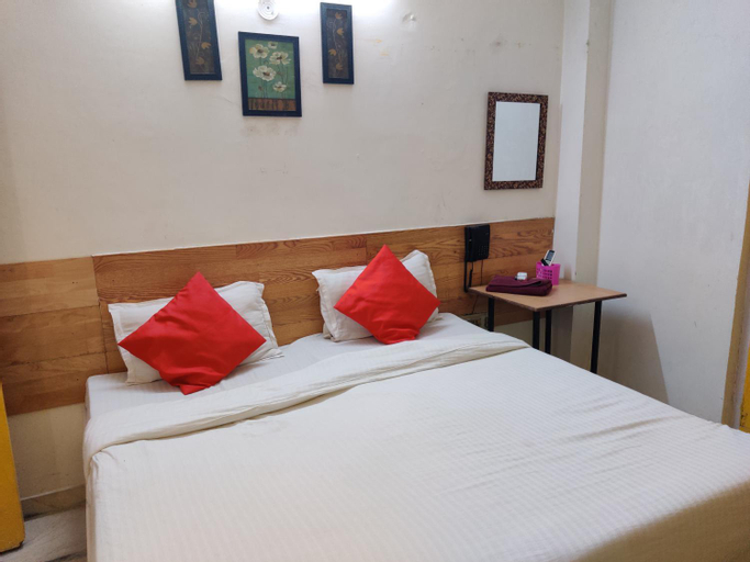 Bedroom 1, Anand Villa One, West