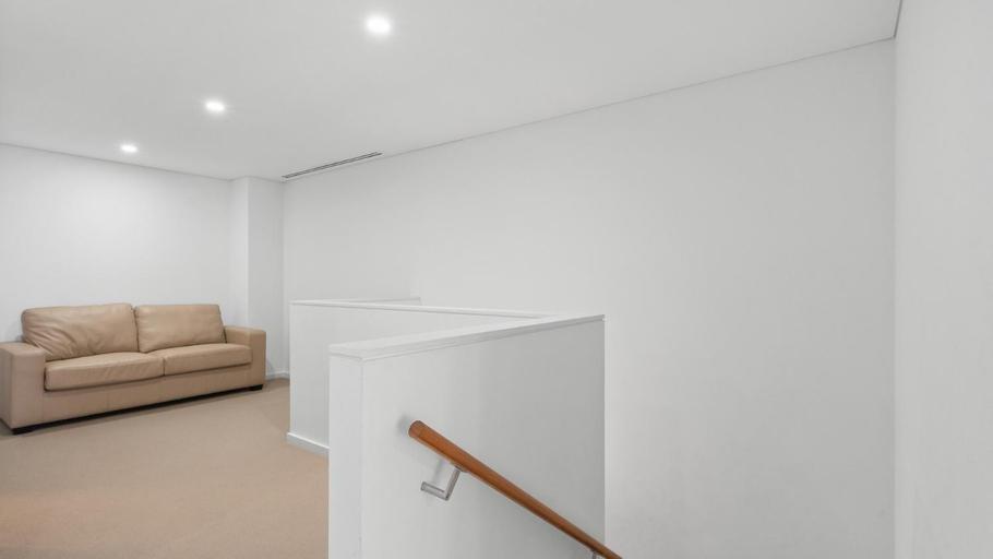Others 3, Seapoint 109, Mandurah