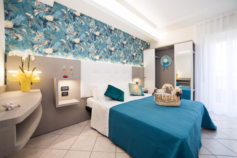 Bedroom, Viva Beach Hotel - 20m from the Beach & Large Breakfast, Rimini