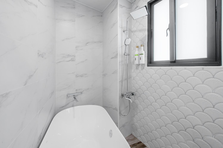 Bathroom 3, Water House, Nantou