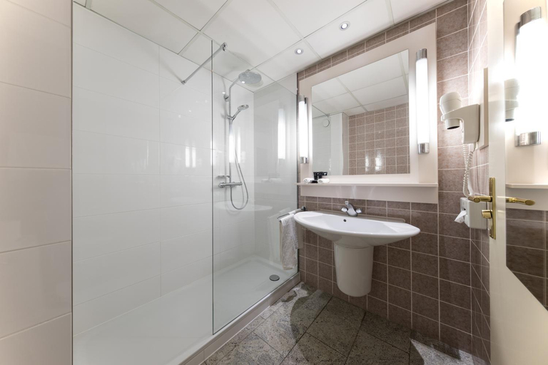 Bathroom 5, Bilderberg Hotel De Bovenste Molen, Venlo