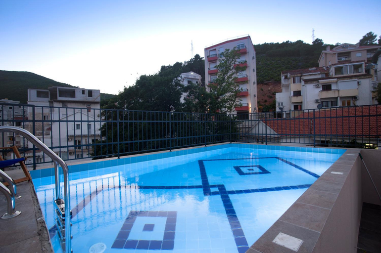 Sport & Beauty 2, HOTEL TWELVE by Aycon