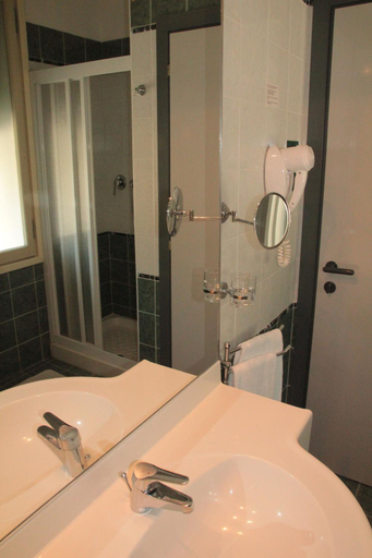 Bathroom 4, Hotel Palm Beach, Venezia