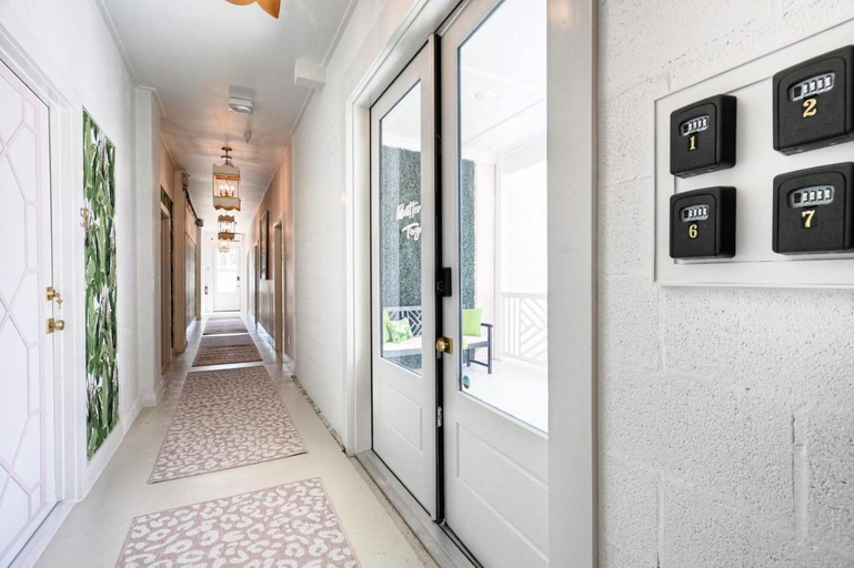 Others 2, Room 8 Oleander Hotel Downtown Galveston Hotel Near Cruise Terminal & Beach, Galveston