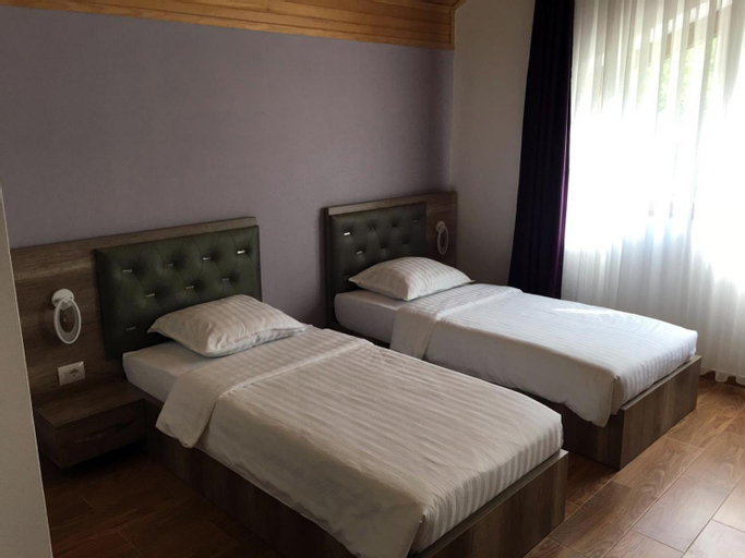 Bedroom 2, Vila Alexander B&B, Tropojës