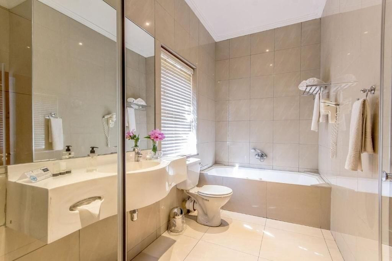Bathroom 4, Lemoenkloof Boutique Hotel, Cape Winelands