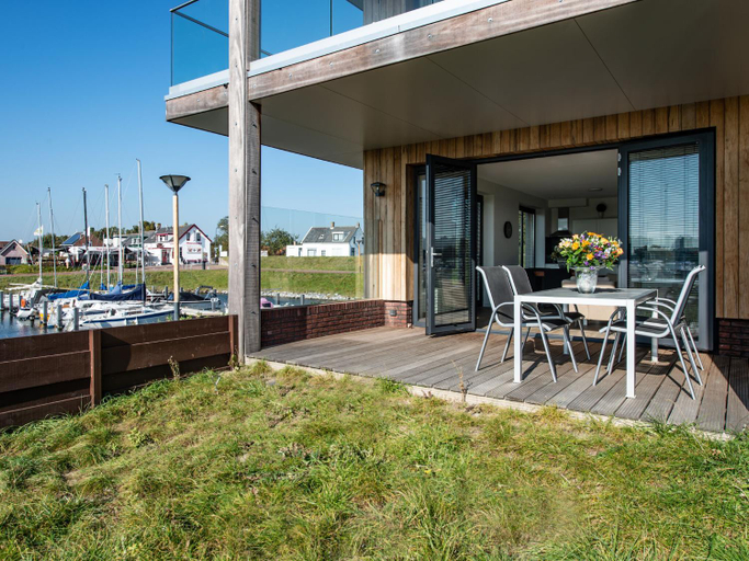 Food & Drinks, Apartment in Kamperland with Marina Views, Noord-Beveland