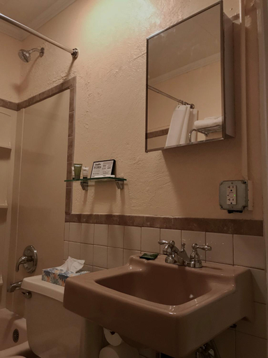 Bathroom 3, Rockwood Motor Court, Greene
